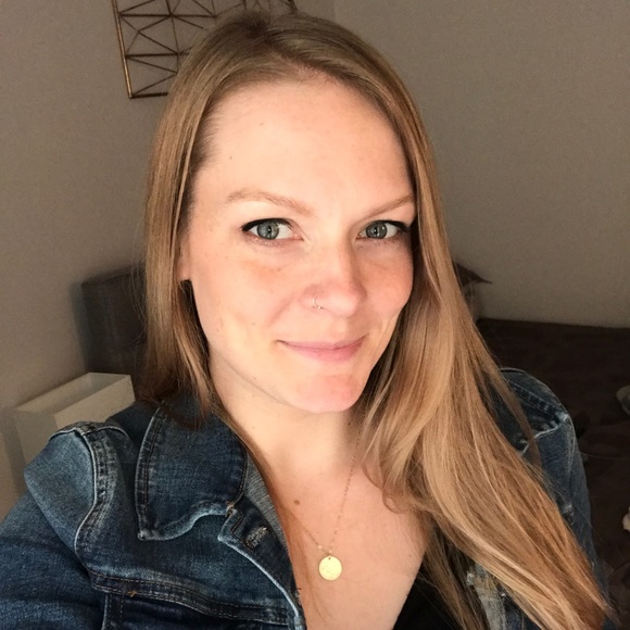 Meet your Posher, Sarah - Picture 1 of 2